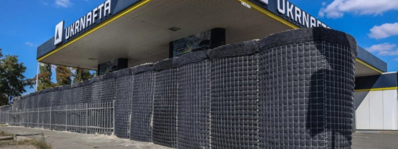 UKRNAFTA облаштує бетонними укриттями 13 АЗК у Києві та області